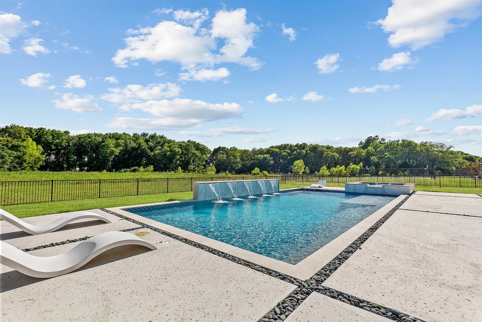 How to Find the Builder of a Home: Expert vs Novice